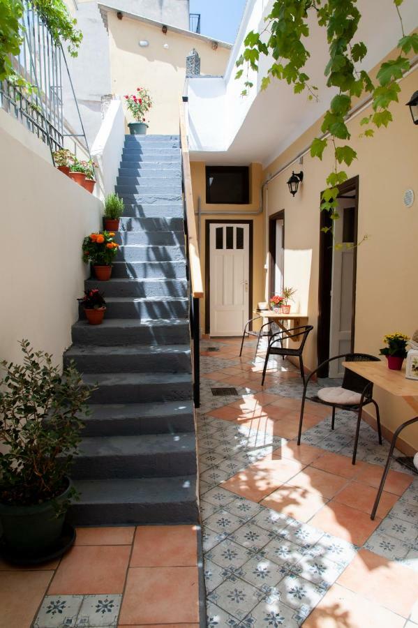 17 Flats And Roof Garden Apartment Атина Екстериор снимка