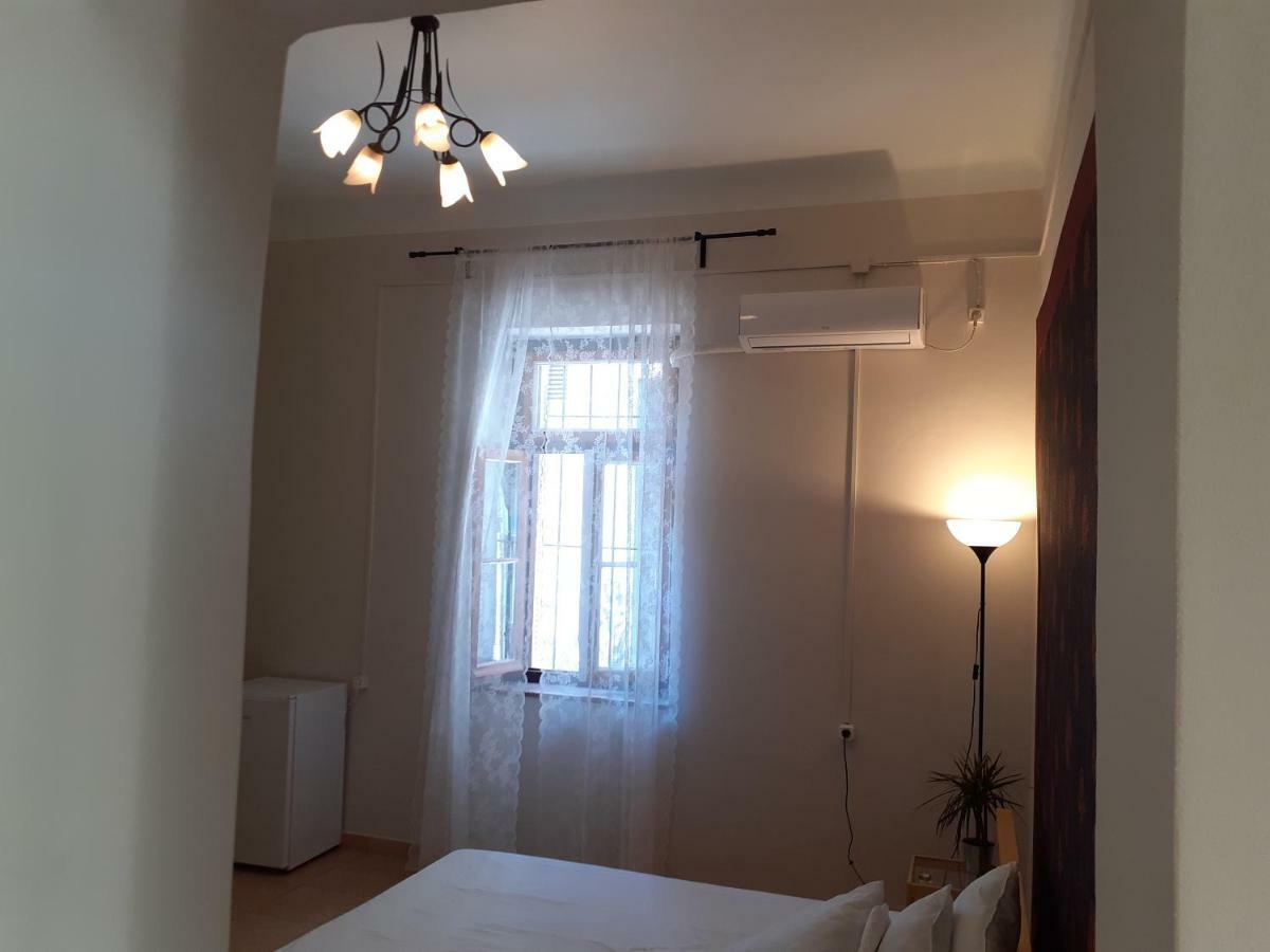 17 Flats And Roof Garden Apartment Атина Екстериор снимка